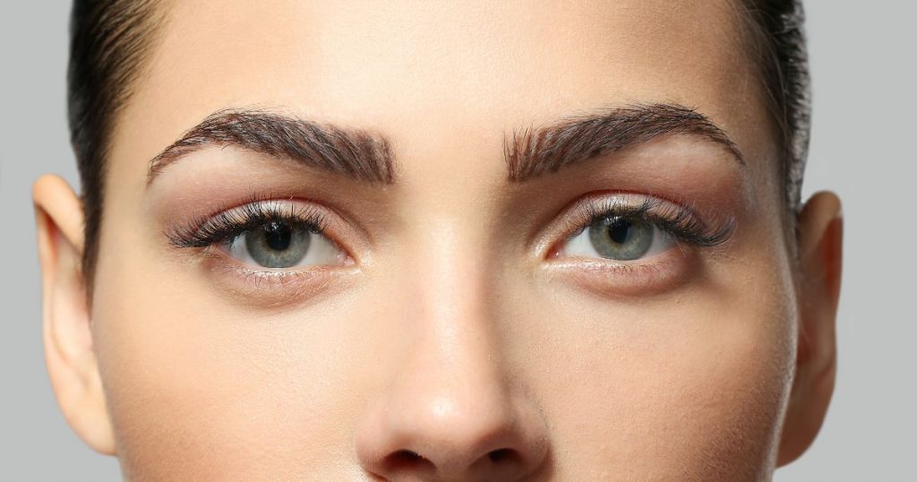women with well groomed eyebrows