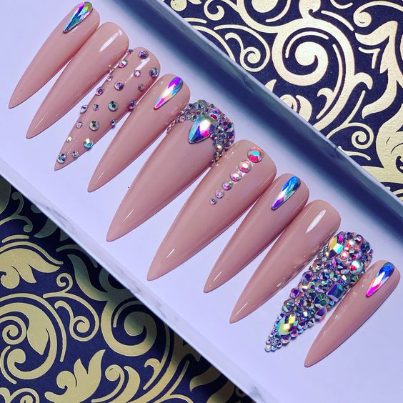 Press on rhinestone nails for any occasion 