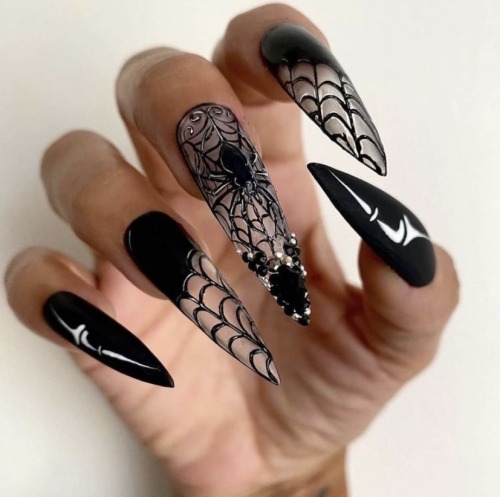 spider web nails 
