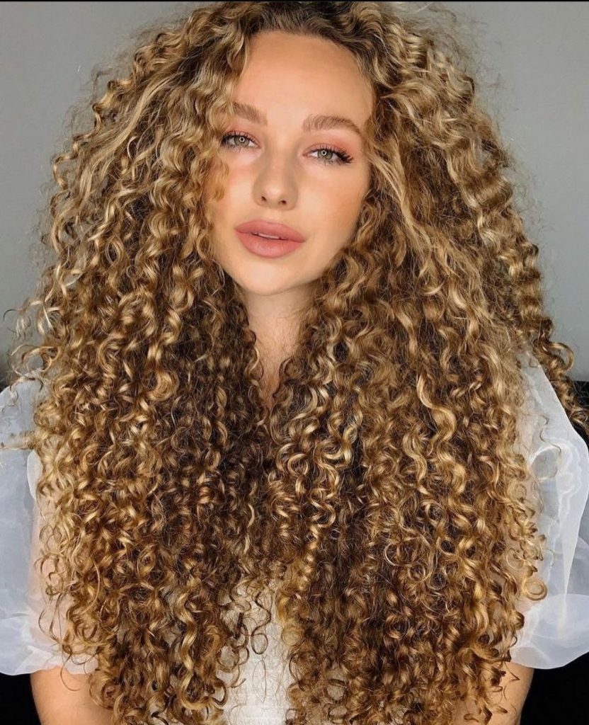 blonde highlights for curls 