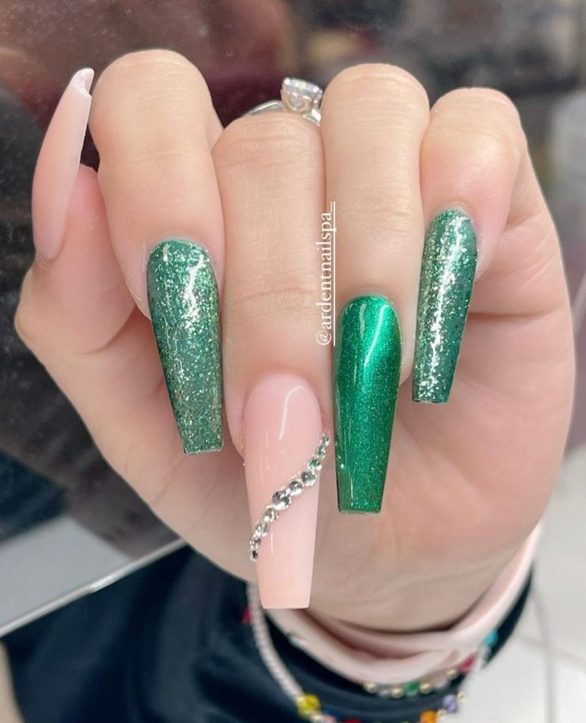 green accent coffin nails