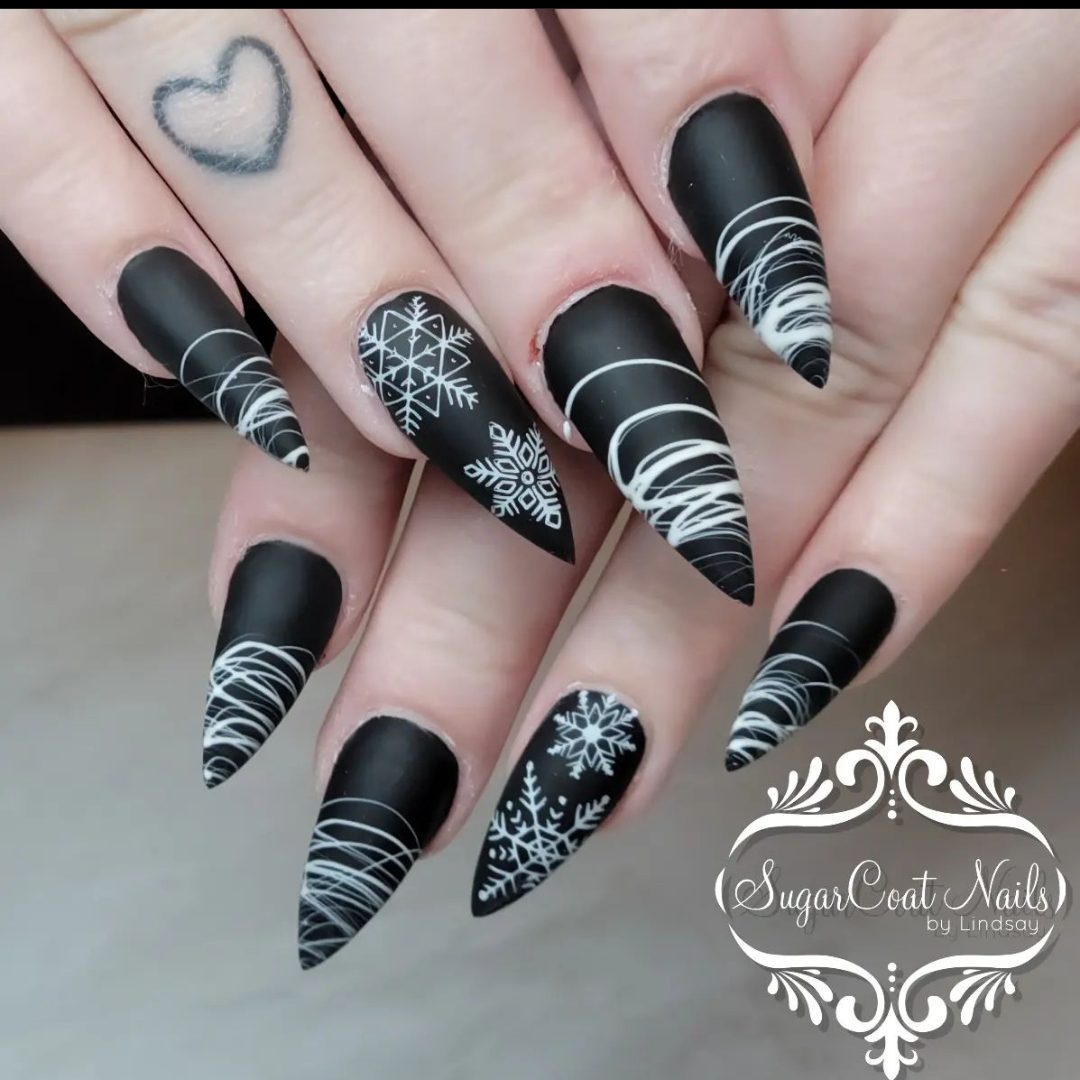 spiral effect design nail art