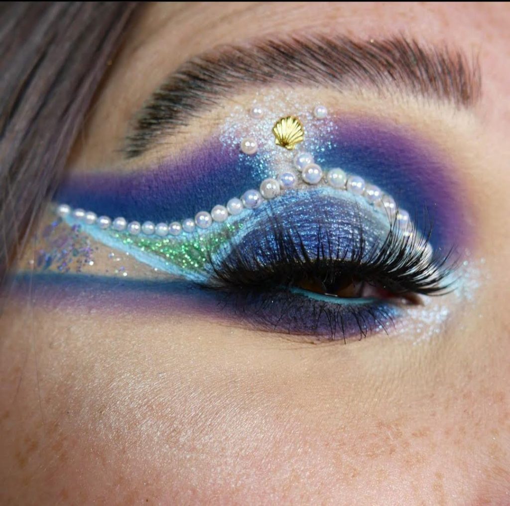 Mermaid-themed shimmery eyes 