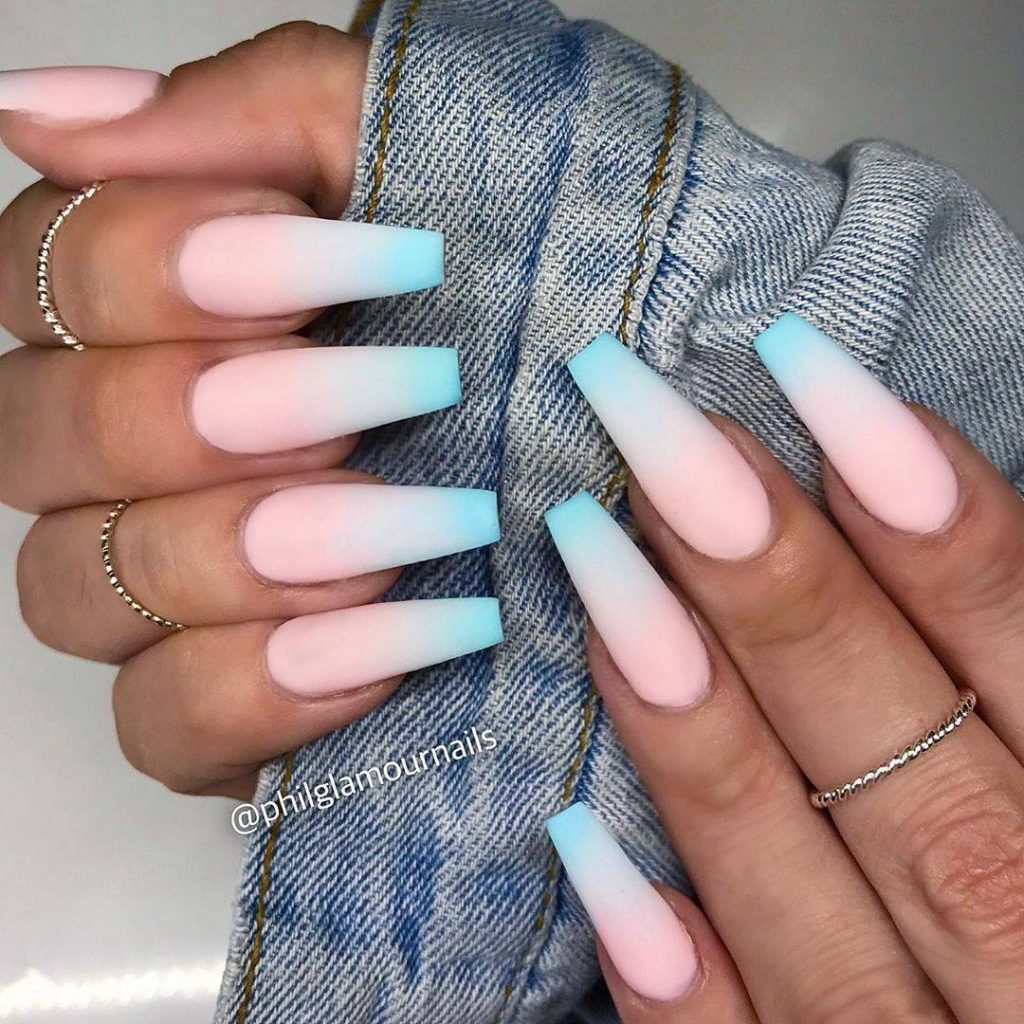 Tempting pastel pink and sky ombre nails with matte finish.