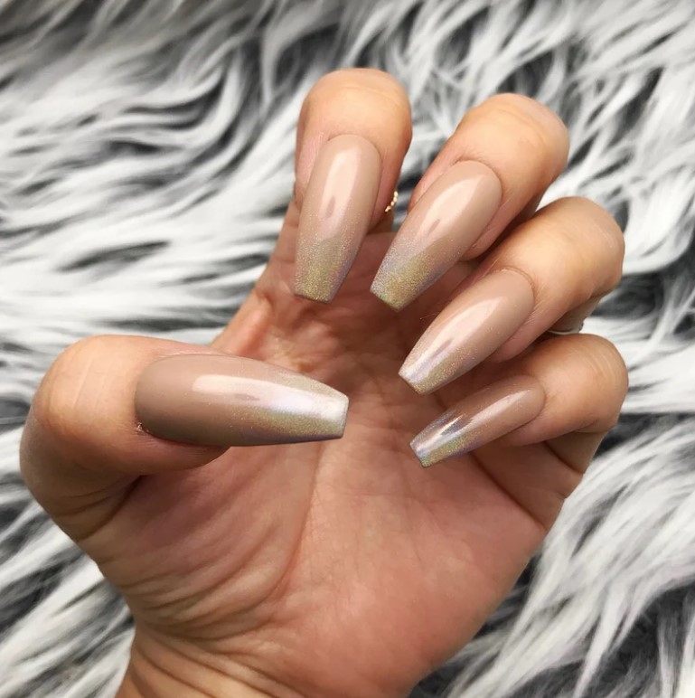 Brown, beige and taupe ombre nails.