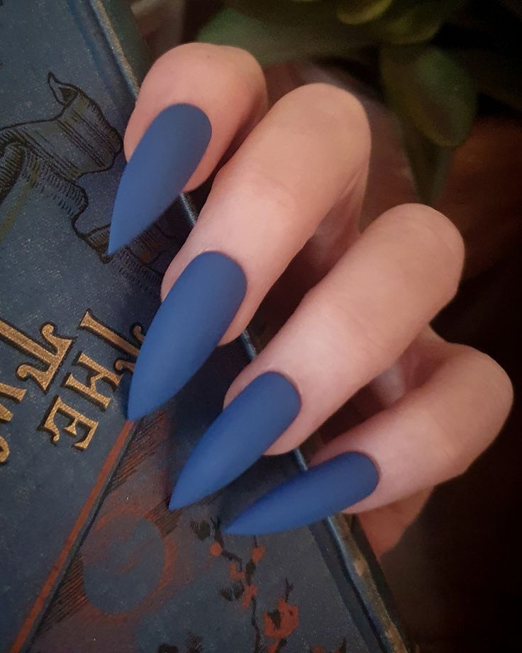 Captivating look with indigo blue matte nails.