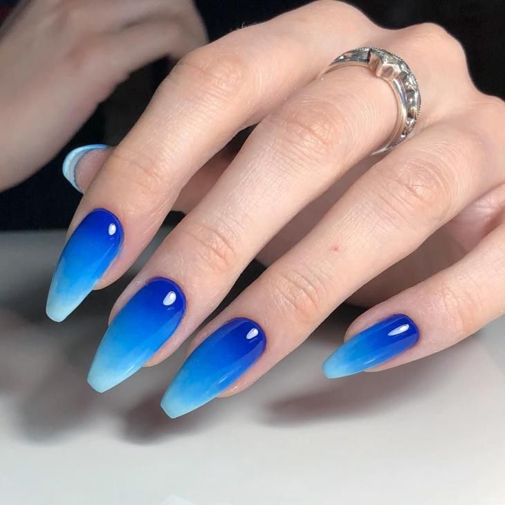 Sapphire, sky-blue and cyan ombre nails.