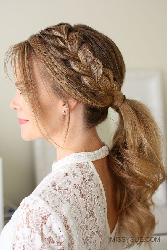 Sleek bridal hairdo, modern and stylish.