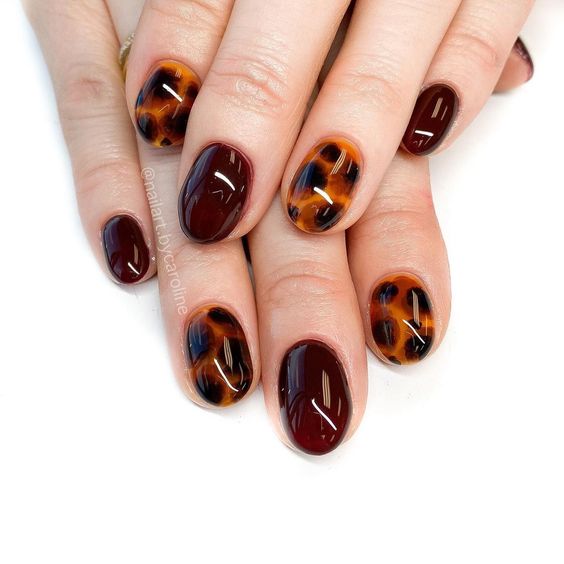 Nails inspired by the patterns of tortoise shells.