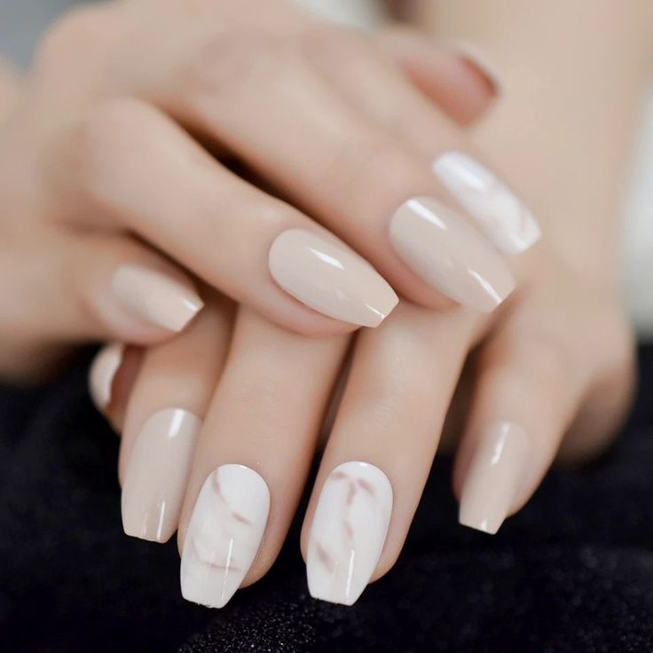 Creamy nude marble-patterned nails