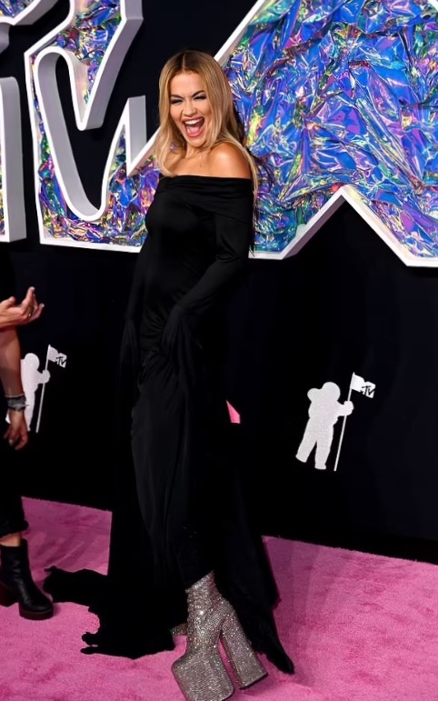 Rita Ora at the pink carpet