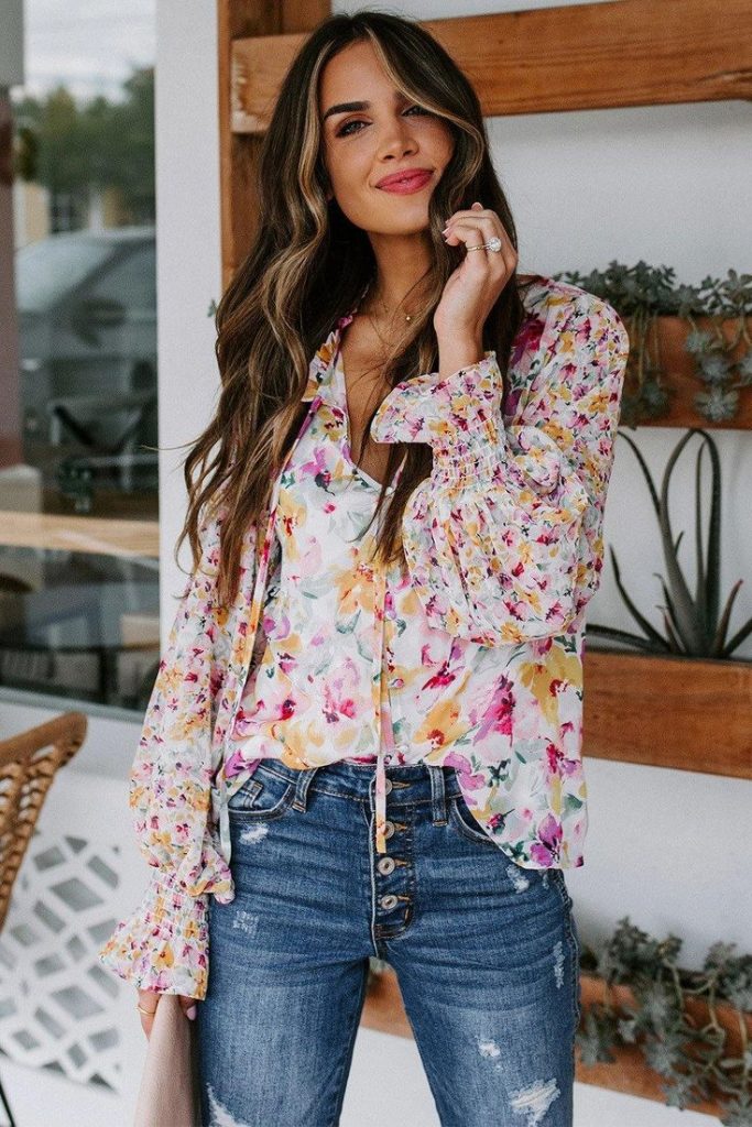 adding floral effects to jeans look