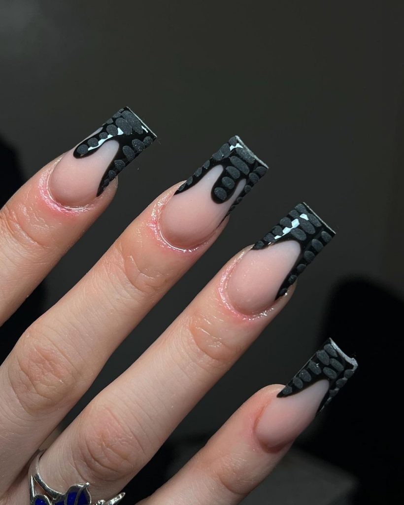 Scaly black print on matte tips.