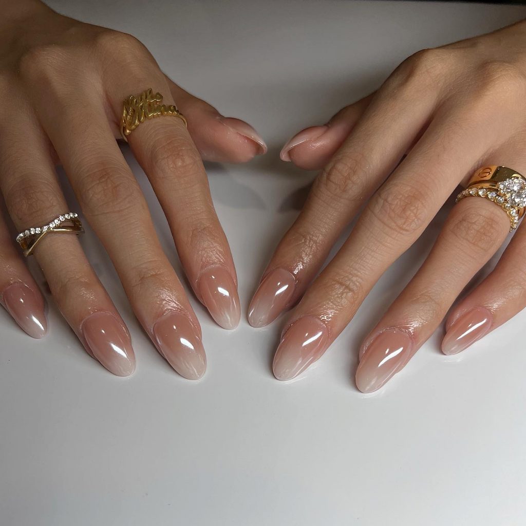 Glazed chrome ombre on round nude nails.