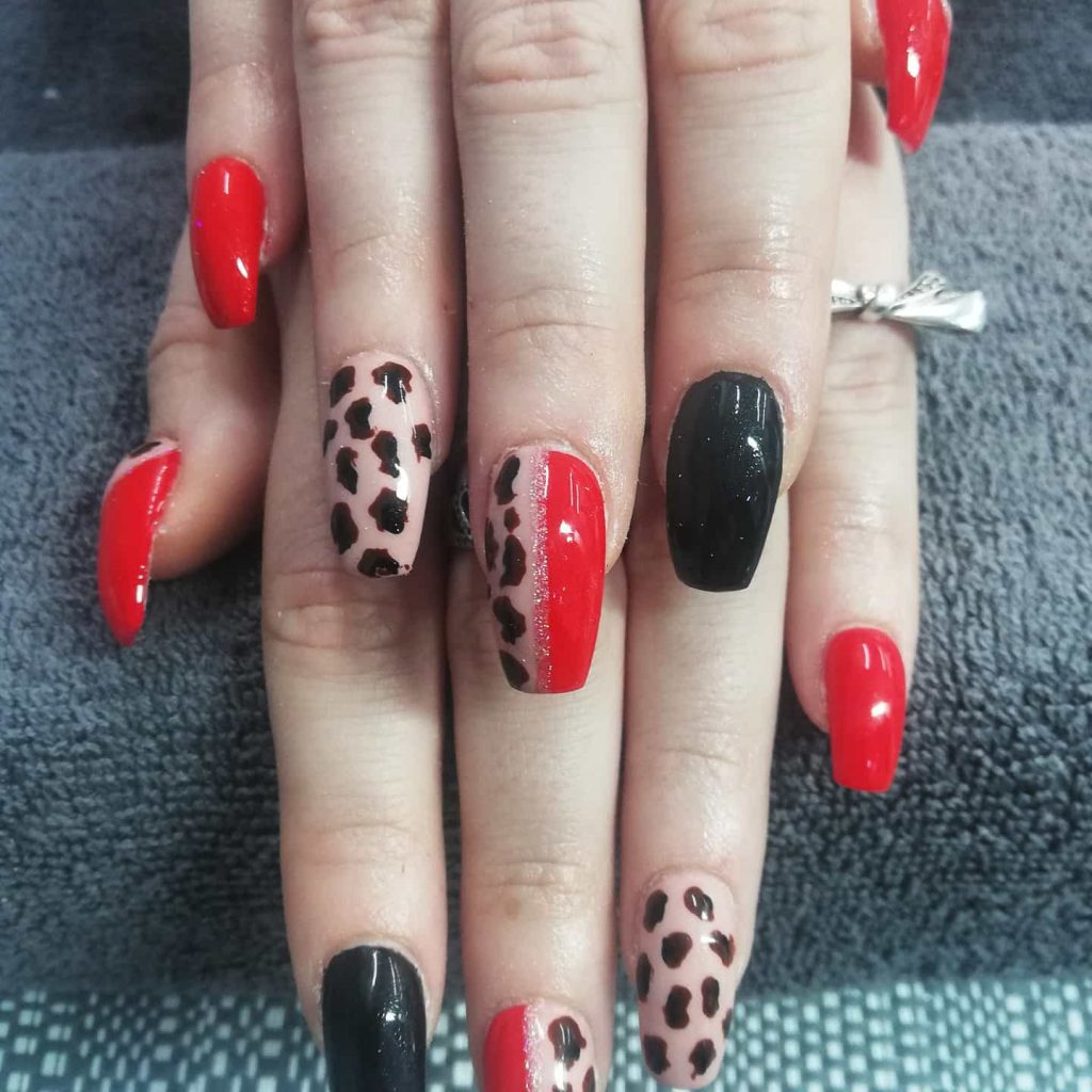 Half-half Leopard-style Nails