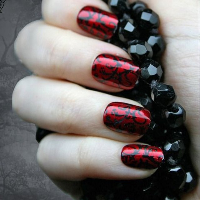 Black and Red Vintage Nails