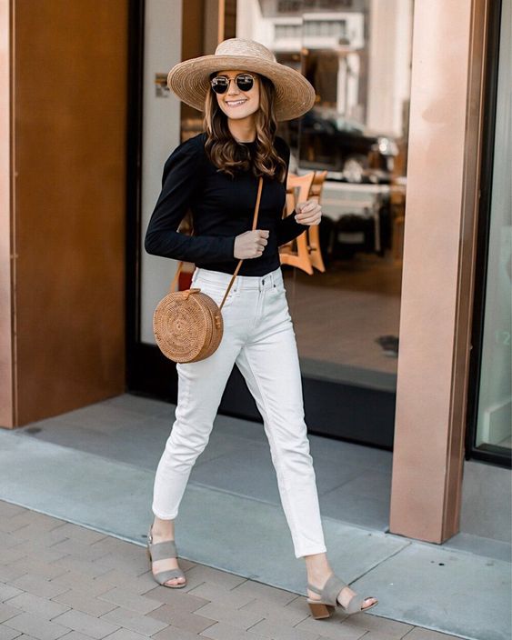 a woman wearing white jeans for spring/summer fashion