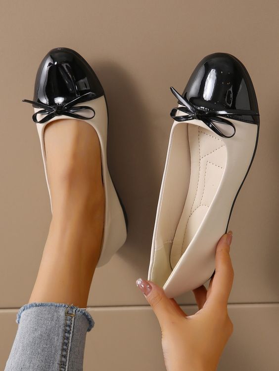 Charming ballet flats with round toe and bow decor.