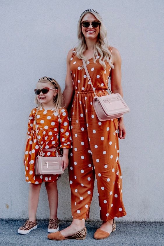 matching outfits of mother and daughter