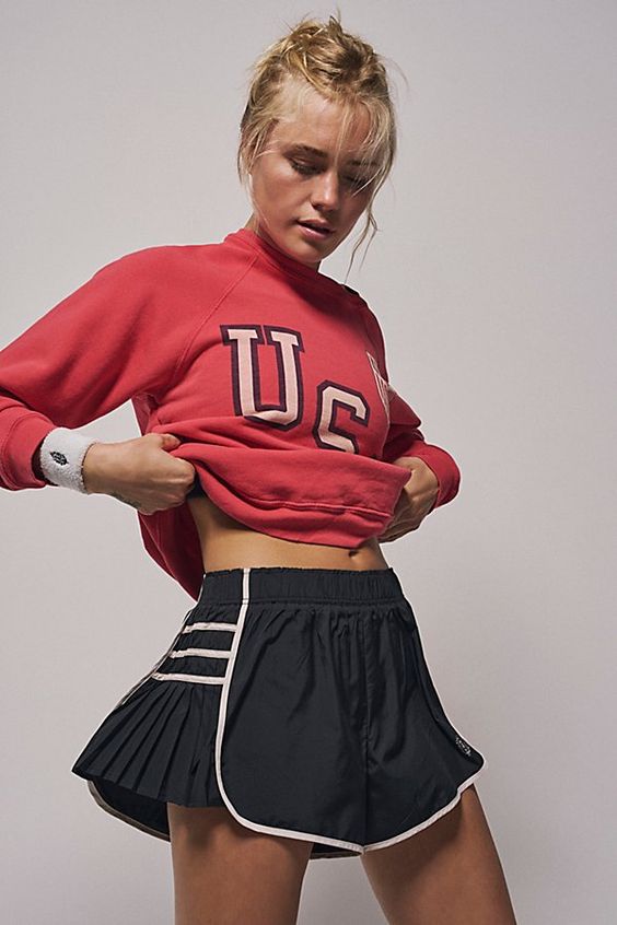 Sweatshirt with Side-Pleated Shorts