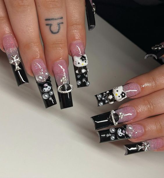 spooky hello kitty nails with black tip